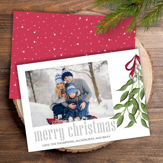 Feliz Navidad Moderno Simple Muérdago Una Foto (Merry Christmas whimsical greenery mistletoe holiday photo card.)