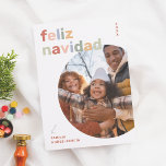 Feliz Navidad | Postal Colorida y Moderna 2 fotos<br><div class="desc">Llene de color y alegría sus saludos navideños con esta tarjeta de Navidad. Esta postal presenta "Feliz Navidad" en letras de tonos pastel divertidos, junto a una foto familiar en formato circular. Este diseño resalta su retrato familiar de manera original. El año está verticalmente en la esquina superior, mientras que...</div>