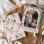 Feliz Navidad Rubor Arco Botánico Rosa 1 Foto<br><div class="desc">Esta colección cuenta con flores color agua rosa brillante,  bayas y vegetación de invierno con tipografía moderna y elegante,  con un patrón botánico de invierno.</div>