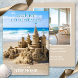 Feliz Navidad Sandcastle Beach New Home Photo<br><div class="desc">Navidades en una casa nueva cerca de la playa. Esta tarjeta muestra un castillo de arena en la parte delantera y en la parte posterior puedes añadir tu propia foto. Una gran manera de hacer saber a tus amigos y familia dónde vives ahora y desearles una Feliz Navidad.</div>