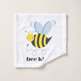 Feliz princesa de abejas con corona y lema Bee Kin