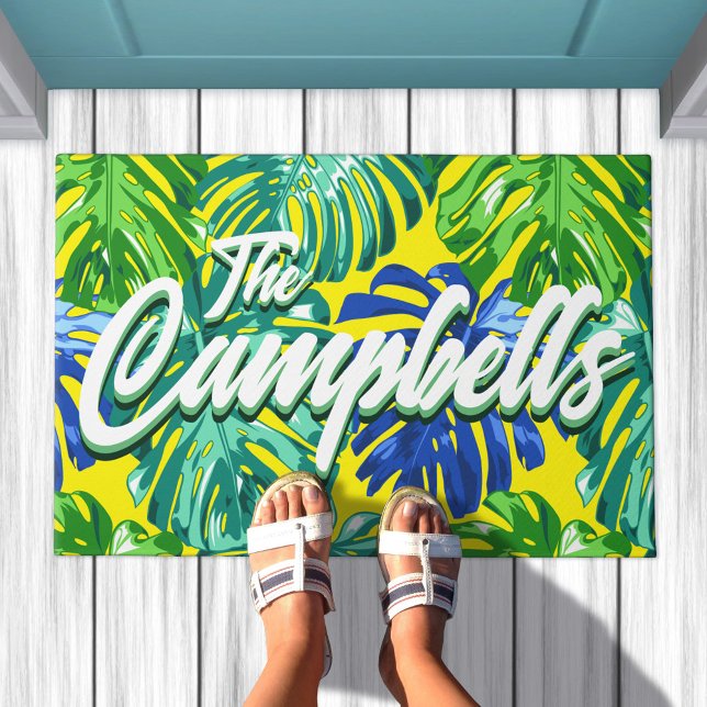 Felpudo Apellidos tropicales Hojas de Monstera Azul Verde (Tropical leaves doormat in yellow & green, edit script to say your family name)