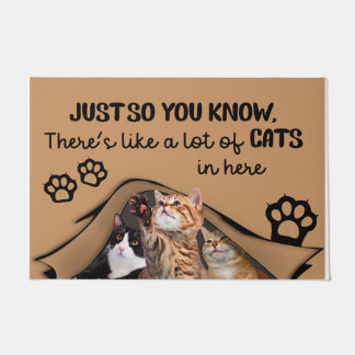 Felpudo Aquí Hay Muchos Gatos, En La Mata Cubierta