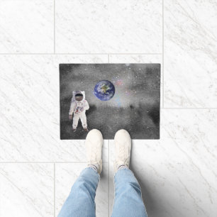 Felpudo Astronauta en el espacio ultraterrestre viendo el 