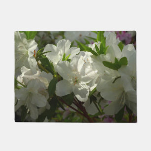 Felpudo Azaleas blancas iluminadas por el sol Hermosas flo