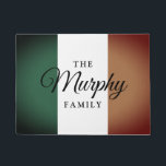 Felpudo Bandera irlandesa antigua y apellido de personaliz<br><div class="desc">Bandera irlandesa vintage de Irlanda con alfombra de puerta de nombre familiar personalizado. Haz tu propio felpudo personalizado para nueva casa, restaurante, hotel, negocios, oficina, empresa, tienda, tienda, pub, bar, cafetería, fiesta del Día de St Patricks, etc. Añade tu propio mensaje de bienvenida, apellido familiar, monograma, nombre de la tienda...</div>