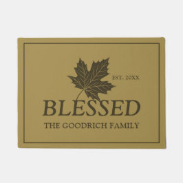 Felpudo Bendecido con hoja de arce y nombre personalizado.