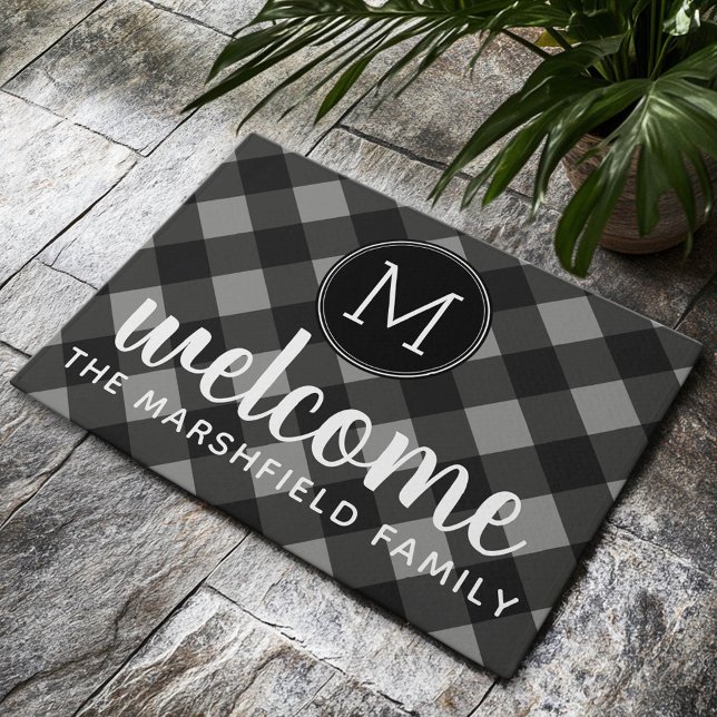 Felpudo Bienvenida a la familia Rustic Gray & Black Buffal (Custom Welcome Mat)
