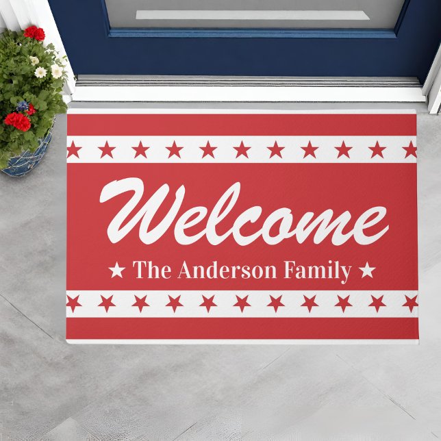 Felpudo Bienvenida de nombres personalizados de estrellas  (Red and White Patriotic Stars Custom Name Welcome Doormat. Just add your family name!)