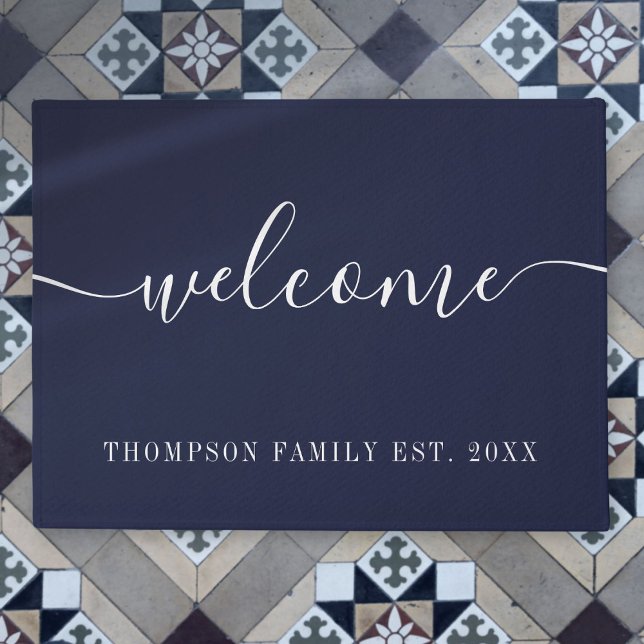 Felpudo Bienvenida del nombre de la familia azul de la mar (Personalized Navy Blue Family Name Welcome Doormat)