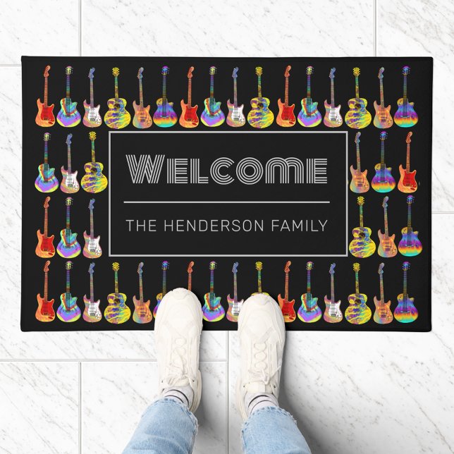 Felpudo Bienvenida Familia Nombre Colorido Guitars Negro (Rock and roll welcome family name custom black doormat with colorful guitar pattern)