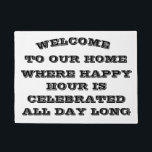 FELPUDO *BIENVENIDA, FELIZ HORA TODO EL DÍA* FUNNY DOORMAT<br><div class="desc">**BIENVENIDOS A NUESTRA FELIZ HORA ES CELEBRADA DURANTE TODO EL DÍA** FUNNY DOORMAT</div>