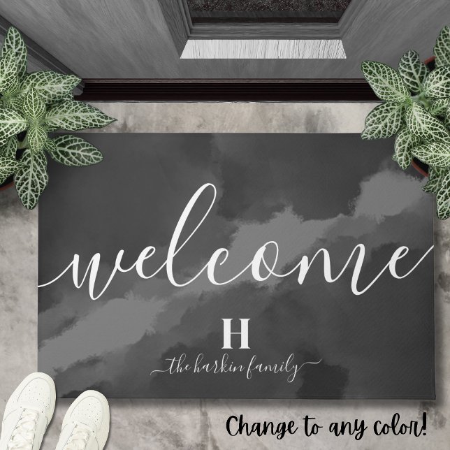 Felpudo Bienvenido Nombre de la familia personalizada en b (Welcome Black and White Personalized Family Name Doormat)