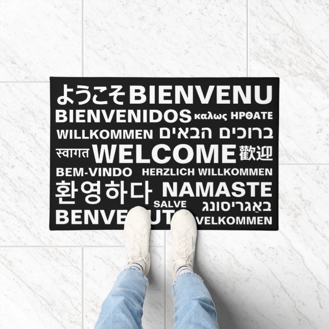 Felpudo Bienvenidos a diferentes idiomas blanco negro mode (Interior)