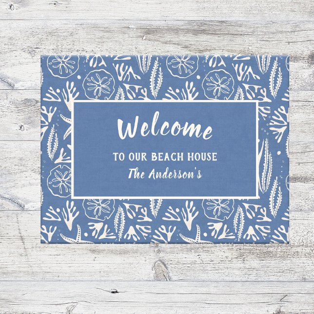 Felpudo Bienvenidos a nuestra Casa de Playa Navy-Azul de m (Welcome your friends with the charm of the ocean using this customizable navy-blue coastal Doormat.
)