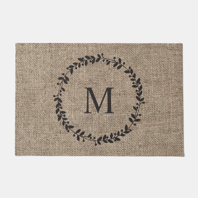 Felpudo Burlap Monogramado de la granja Rustic Laurel Wrea (Anverso)