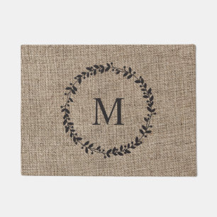 Felpudo Burlap Monogramado de la granja Rustic Laurel Wrea
