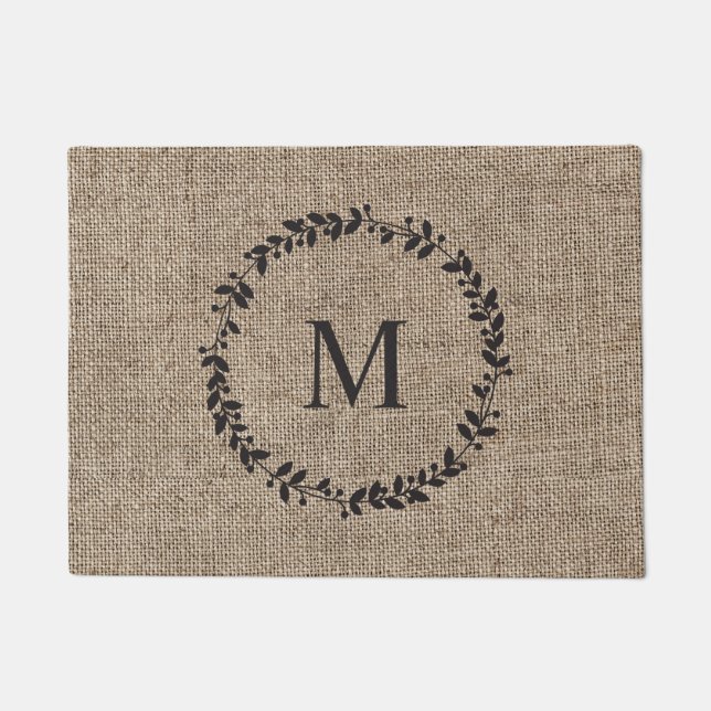 Felpudo Burlap Monogramado de la granja Rustic Laurel Wrea (Anverso)