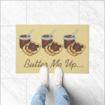 Felpudo Butter Me Up Funny Pennsylvania Dutch Apple Butter<br><div class="desc">El diseño presenta un original ilustracion de marca de un frasco de deliciosa mantequilla de manzana casera y dos rodajas de tostadas. La mantequilla de manzana, originaria de Bélgica y los Países Bajos, es hoy un condimento popular en el país holandés de Pensilvania y en el sur de Estados Unidos....</div>