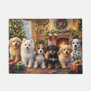 Felpudo Cachorros de Navidad junto a la chimenea y árbol d