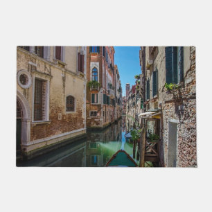 Felpudo Calle estrecha con canal en Venecia
