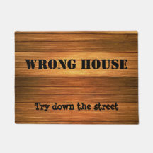 Casa incorrecta de madera divertida - intente