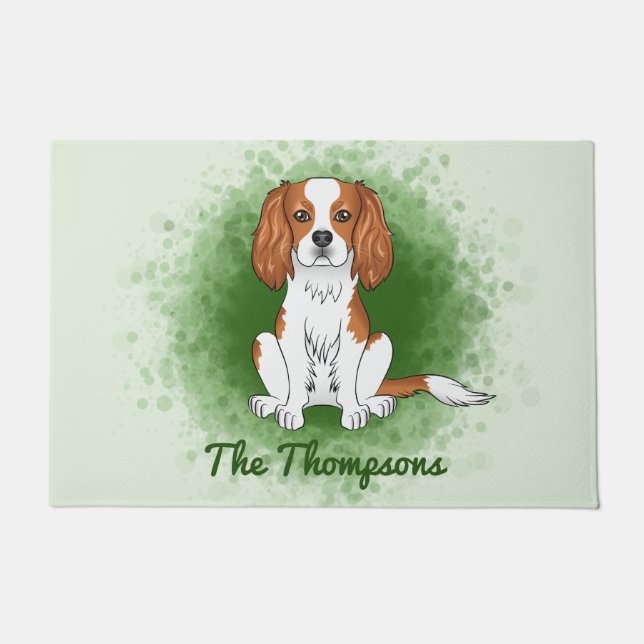Felpudo Cavalier King Charles Spaniel Blenheim sobre verde (Anverso)