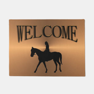 Felpudo Chica en la bienvenida a caballo