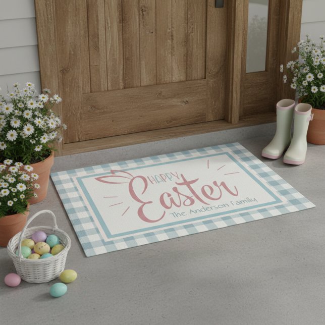 Felpudo Country Blue Gingham Happy Easter Personalizado (Country Blue Gingham Happy Easter Personalized Doormat)