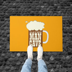 Felpudo Cueva divertida del hombre de la taza de cerveza