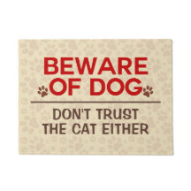 Cuidado con el perro no confíes en el gato