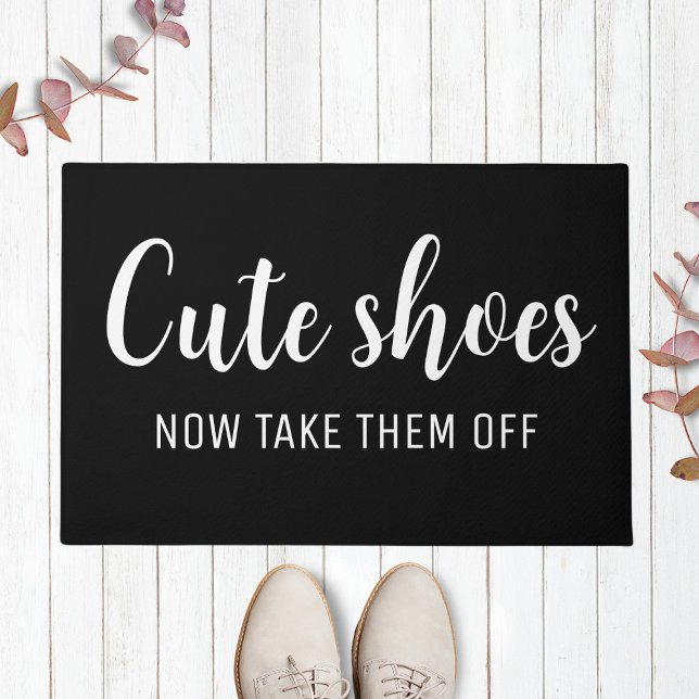 Felpudo Cute Shoes Ahora Quítelos | Negro divertido (Subido por el creador)