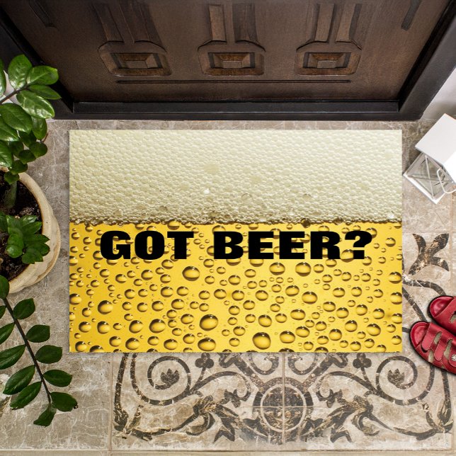 Felpudo Decoración de cueva de Beer Man ( It's 5 o'clock somewhere with this extremely funny doormat with an urgent request.)