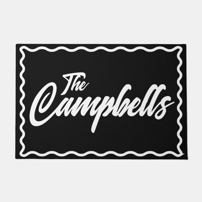 Felpudo Divertido Black Wavy Border Apellido Doormat (Anverso)