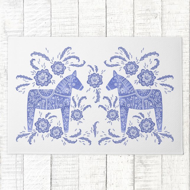 Felpudo Doormat blanco y azul de Caballo de Dala en Suecia (Swedish Dala Horse folk art blue and white doormat)