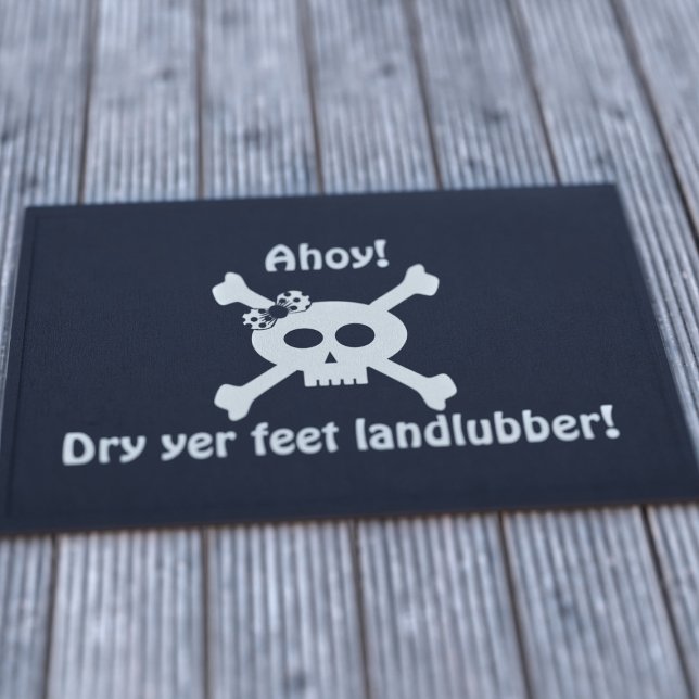 Felpudo Doormat de bienvenida a Pirate Skull Landlubber ("Ahoy!! Dry yer feet landlubbers". Suitable for all pirate doorways.)