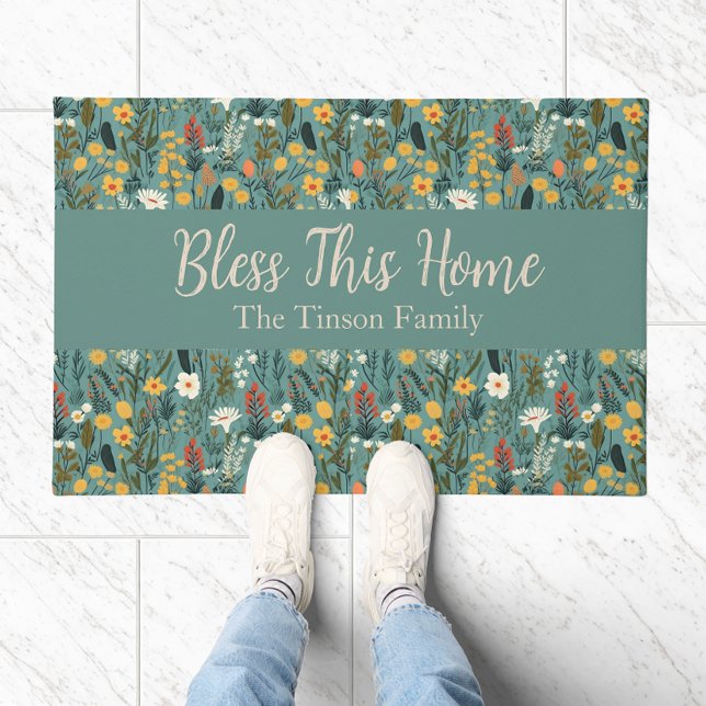 Felpudo Doormat floral personalizada "Bendito este hogar" ("Bless This Home" Floral Personalizable Doormat)