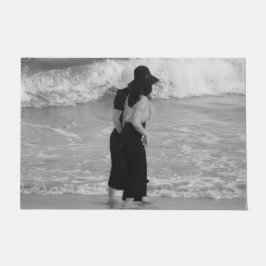 Felpudo dos, asiático, chica, playa, agua, olas, romántico