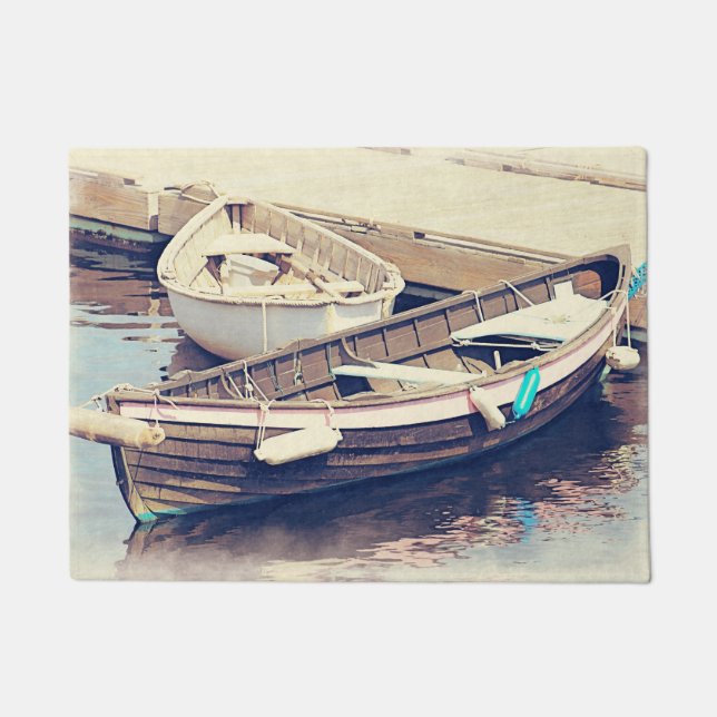 Felpudo Dos Barcos en un Puerto Náutico Rústico (Anverso)
