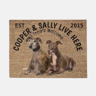 Felpudo Dos perros de Greyhounds personalizados Lover