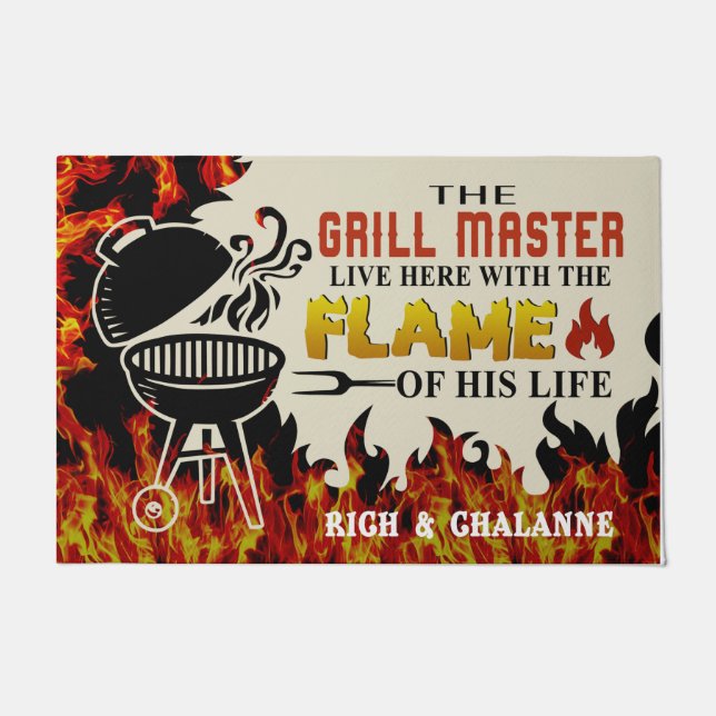 Felpudo El Maestro Grill Vive Aquí Con La Llama  (Anverso)