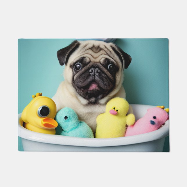 Felpudo El paraíso de las Pug: Una belleza del baño en la  (Anverso)