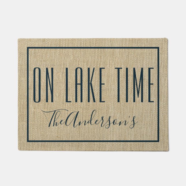 Felpudo En Lake Time Burlap Personalizado Mirar Doormat (Anverso)