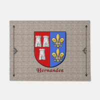 Escudo histórico de Hernández sobre adoquín