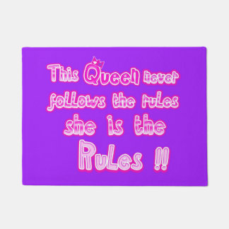 Felpudo Esta reina nunca sigue las reglas púrpura
