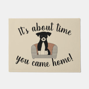 Felpudo Está sobre el Doormat del perro del tiempo que