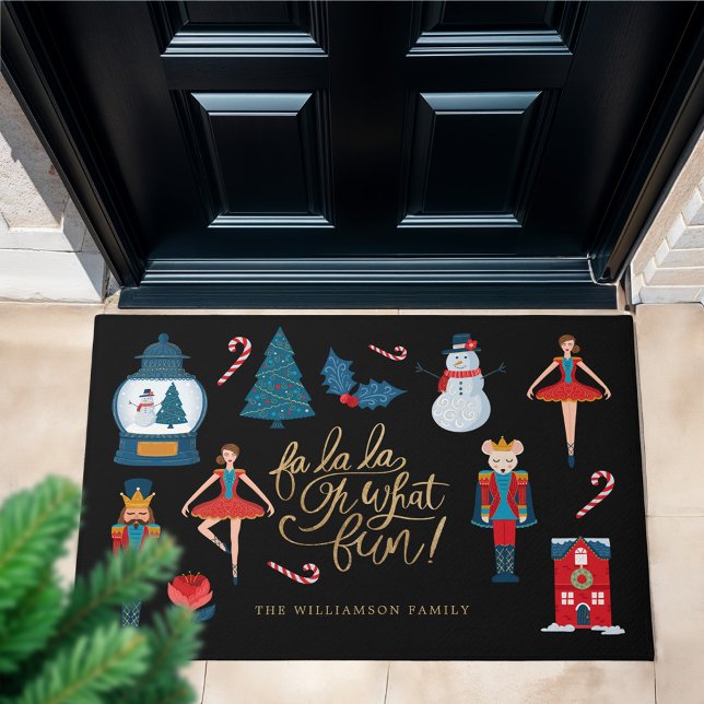 Felpudo Fa La Oh Qué Navidades Divertidos Familia Nutcrack (Fa La Oh What Fun Christmas Nutcracker Family Doormat)