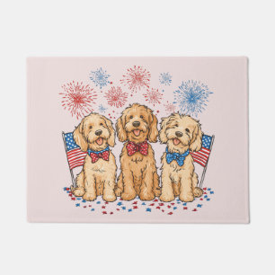 Felpudo Feliz 4 de Julio Goldendoodle Perros Fuegos Artifi
