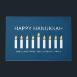 Felpudo Feliz Hanukkah| Sencillo y moderno saludo de velas<br><div class="desc">Este es un diseño sencillo,  minimalista y moderno de los candelabros de Menorá o del templo.</div>