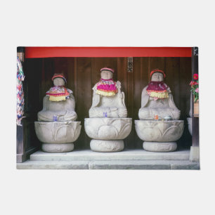 Felpudo Fila de estatuas de monjes Jizo con bib y gorra -